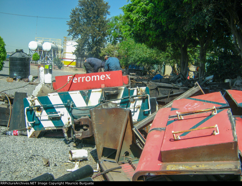 FXE SW10 Locomotives being scrapped